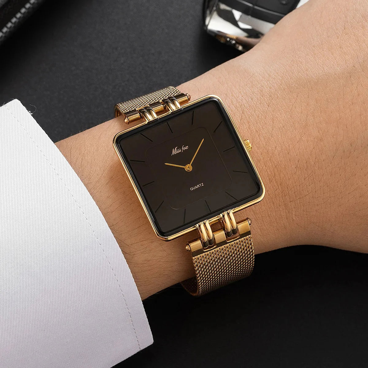 VALDOR SQUARE WATCH